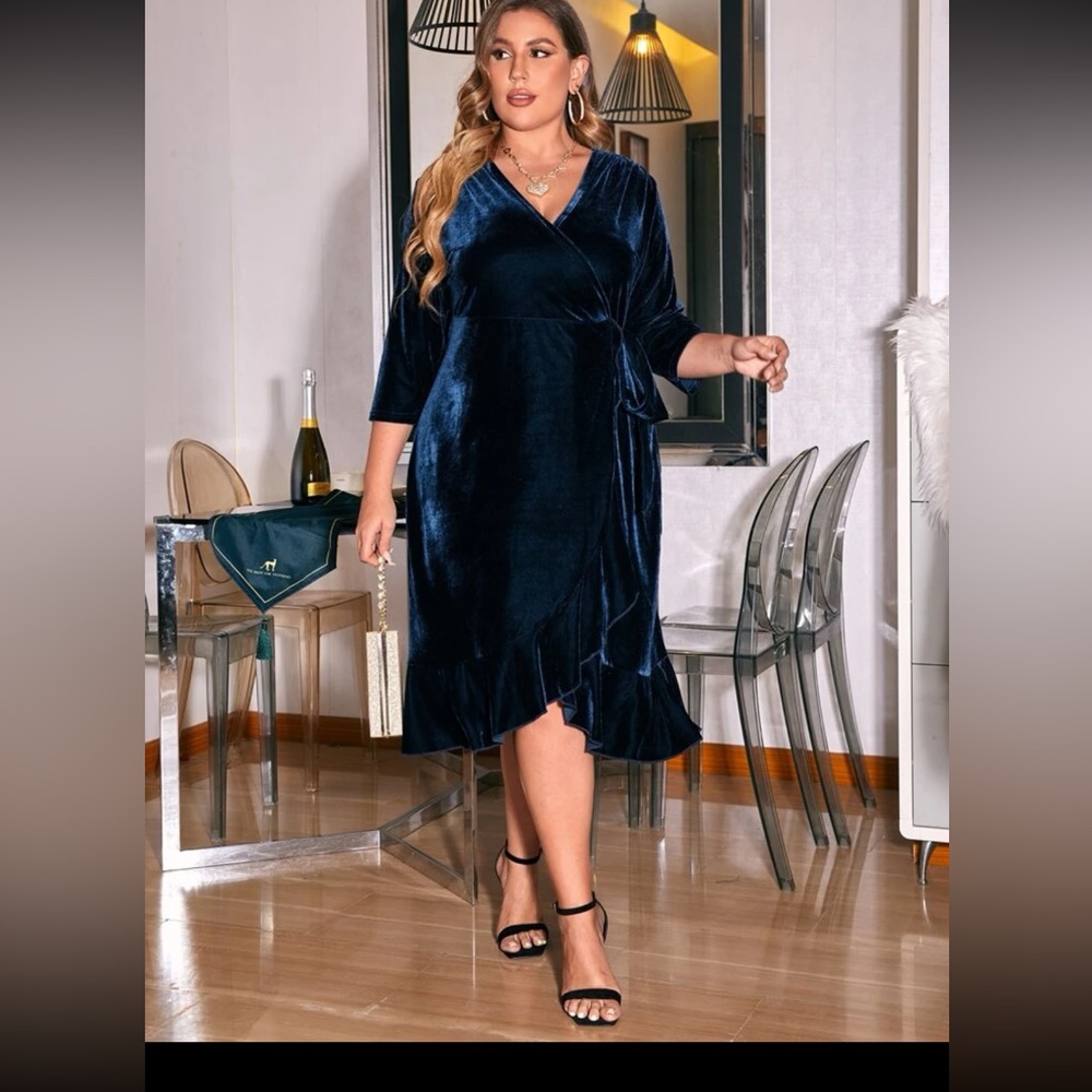 Plus ruffle hem velvet dress, blue 💙